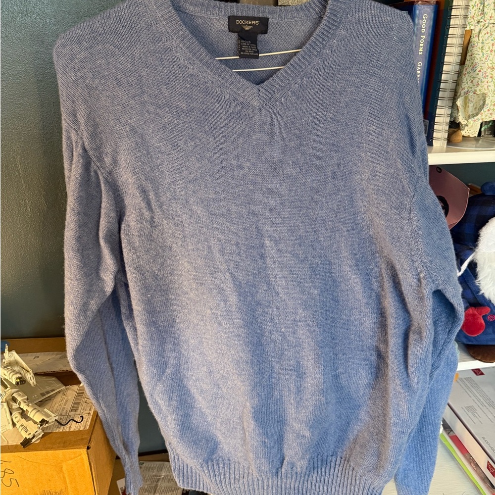 Dockers Men's Light Blue V-Neck Sweater